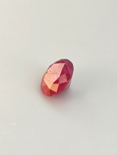 Rubiini 2,4 ct pyöreä