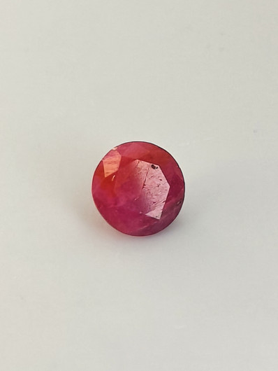 Rubiini 2,4 ct pyöreä