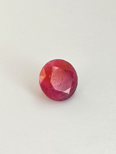 Rubiini 2,4 ct pyöreä