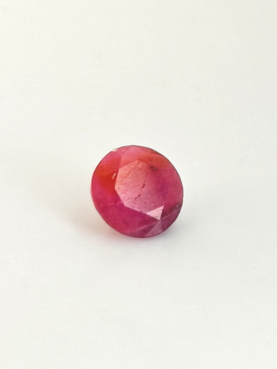Rubiini 2,4 ct pyöreä