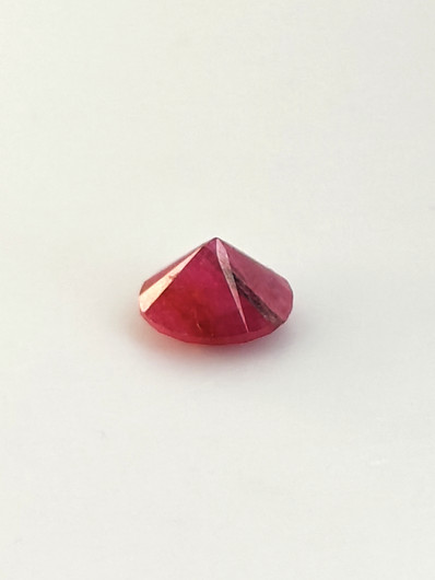 Rubiini 2,4 ct pyöreä
