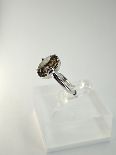 yksilöllinen säädettävä hopeasormus  Savukvartsilla