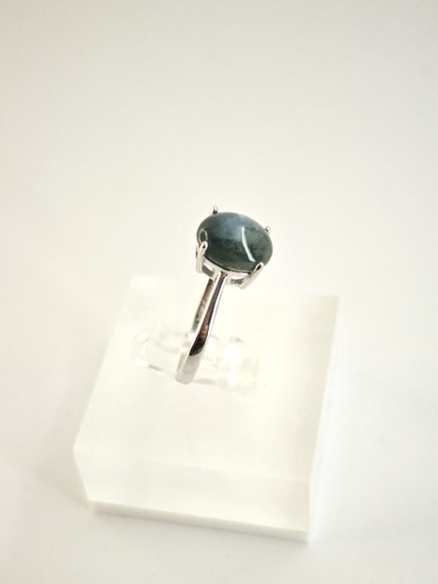 yksilöllinen hopeasormus aidolla tähti Safiirillä 