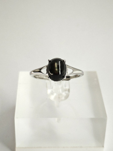 yksilöllinen säädettävä hopeasormus aidolla tähti Safiirillä 