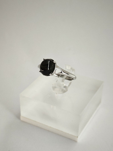 yksilöllinen säädettävä hopeasormus aidolla tähti Safiirillä 