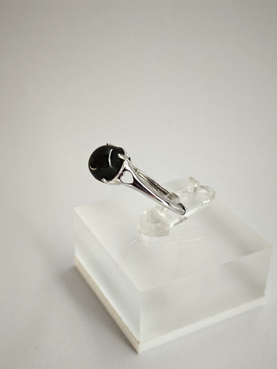 yksilöllinen säädettävä hopeasormus aidolla tähti Safiirillä 