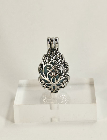 yksilöllinen avautuva riipus koriste kivellä 