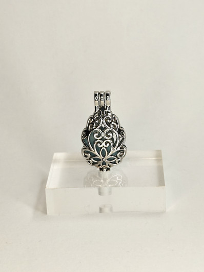 yksilöllinen avautuva riipus koriste kivellä 