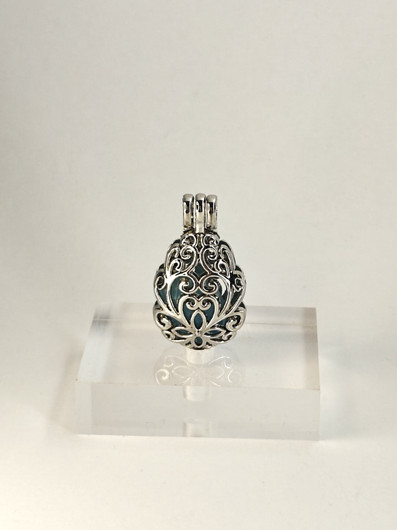 yksilöllinen avautuva riipus koriste kivellä 