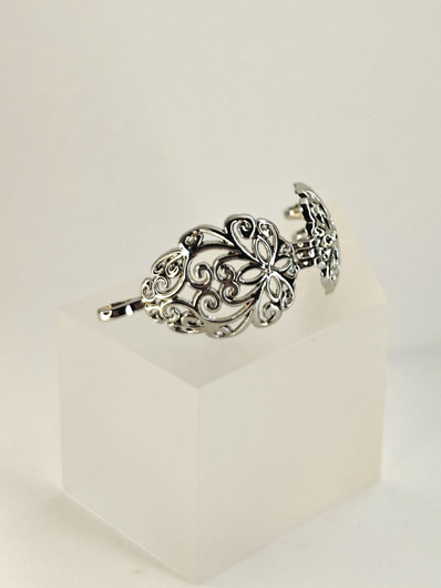 yksilöllinen avautuva riipus koriste kivellä 