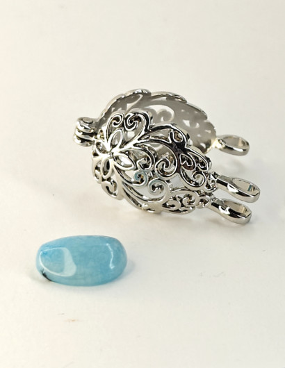 yksilöllinen avautuva riipus koriste kivellä 