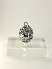 individual opening pendant with decorative stone
