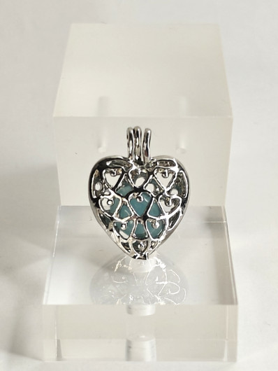 yksilöllinen avautuva riipus koriste kivellä 