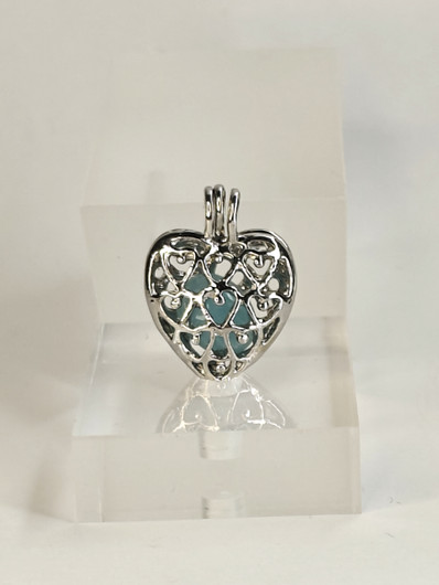 yksilöllinen avautuva riipus koriste kivellä 