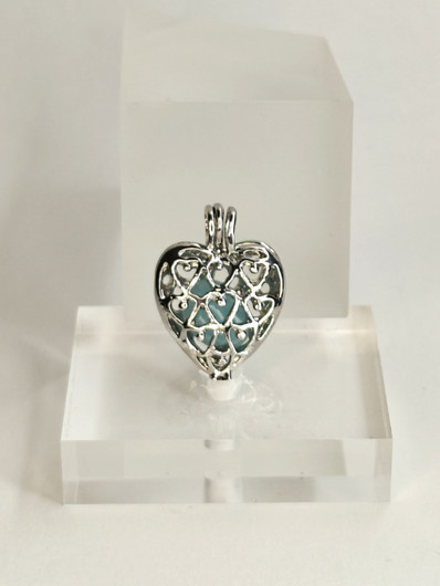 yksilöllinen avautuva riipus koriste kivellä 