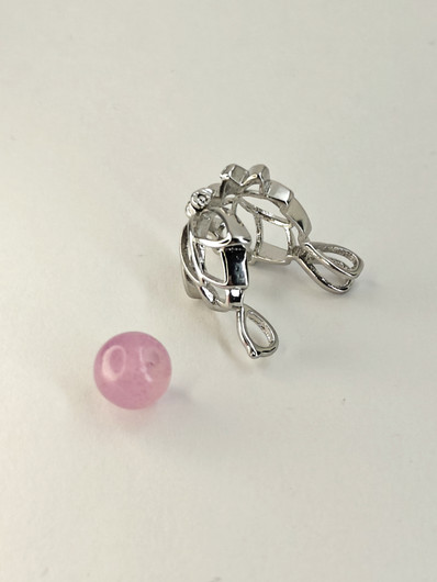 yksilöllinen avautuva riipus koriste kivellä 