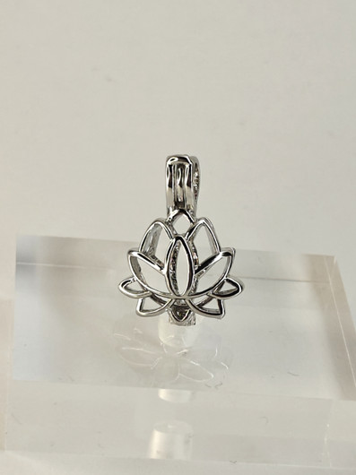 yksilöllinen avautuva riipus koriste kivellä 