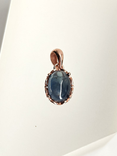 yksilöllinen hopeariipus aidolla Safiirilla