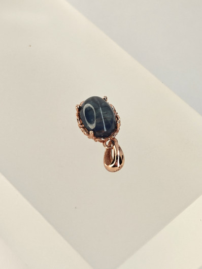 yksilöllinen hopeariipus aidolla Safiirilla