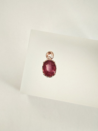 yksilöllinen hopeariipus aidolla Burman Rubiinilla