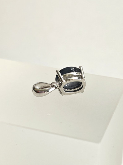 yksilöllinen hopeariipus luonnollisella Safiirilla