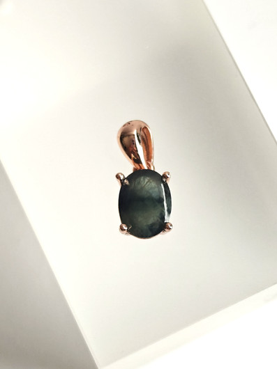 yksilöllinen hopeariipus luonnollisella Safiirilla