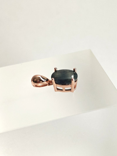 yksilöllinen hopeariipus luonnollisella Safiirilla