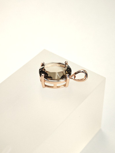 yksilöllinen hopeariipus aidolla Savukvartsilla