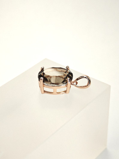 yksilöllinen hopeariipus aidolla Savukvartsilla