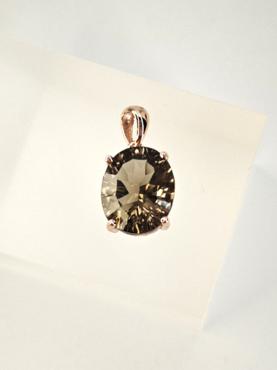 yksilöllinen hopeariipus aidolla Savukvartsilla