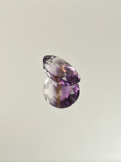 Ametriini monisävyinen 10,2 ct, ovaali
