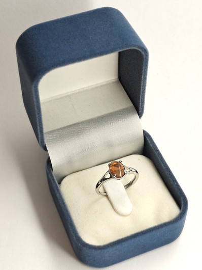 yksilöllinen säädettävä hopeasormus luonnollisella 