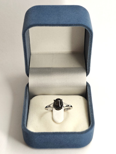 yksilöllinen säädettävä hopeasormus aidolla tähti Safiirillä 