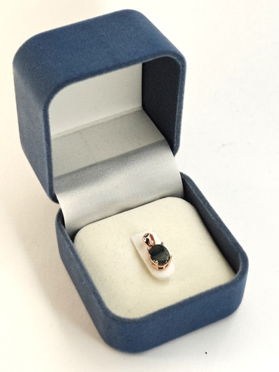 yksilöllinen hopeariipus luonnollisella Safiirilla