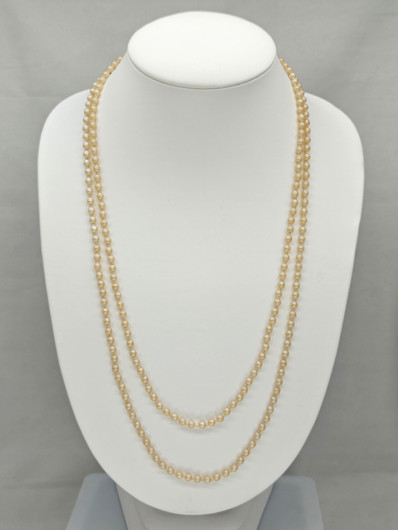 Vintage beautiful pearl necklace