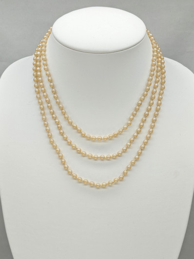 Vintage beautiful pearl necklace