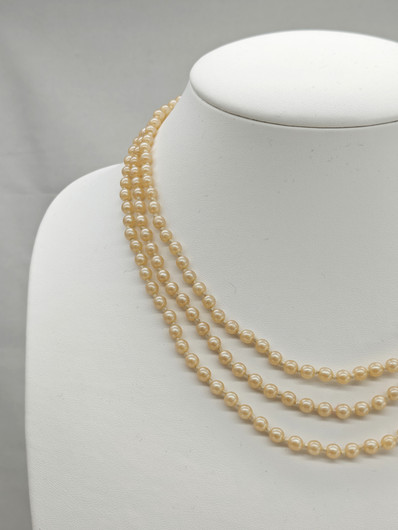 Vintage beautiful pearl necklace