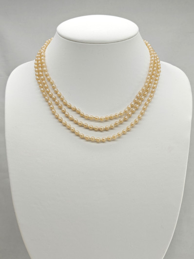 Vintage beautiful pearl necklace
