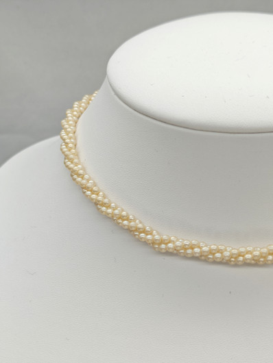 Vintage beautiful pearl necklace