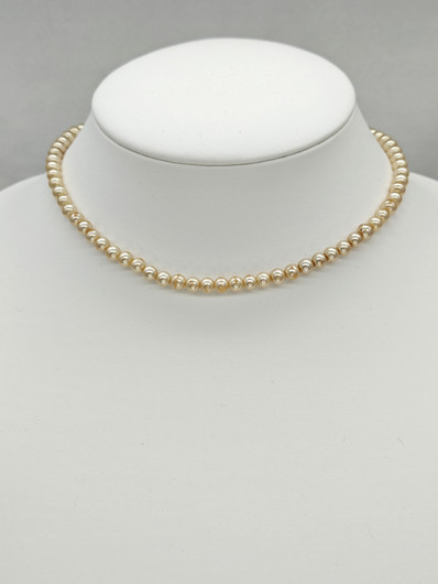 Vintage beautiful pearl necklace