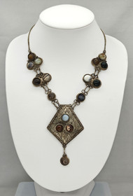 Vintage hopeinen kaulakoru jalokiveillä