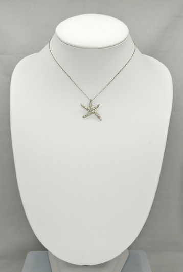 Vintage hopeinen riipus ketjulla