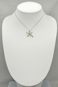 Vintage hopeinen riipus ketjulla