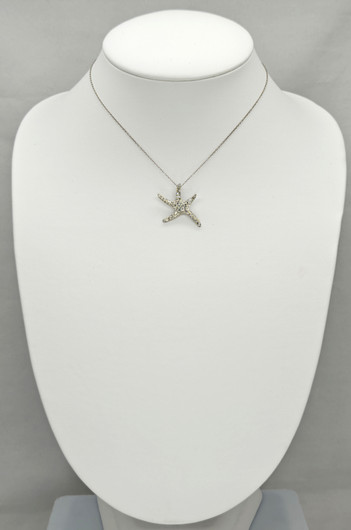 Vintage hopeinen riipus ketjulla