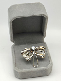 Vintage hopeinen topaasi rintakoru