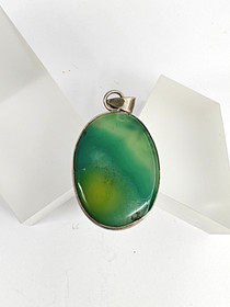 Vintage hopeinen riipus korukivi