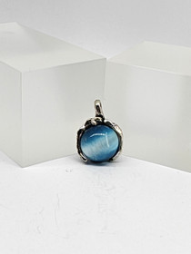 Vintage hopeinen riipus korukivi