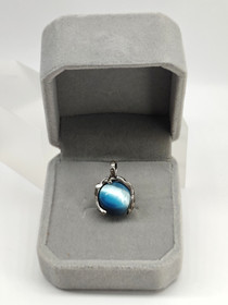 Vintage hopeinen riipus korukivi