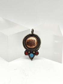 Vintage hopeinen riipus jalokivillä