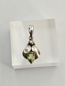 Vintage hopeinen peridootti riipus 